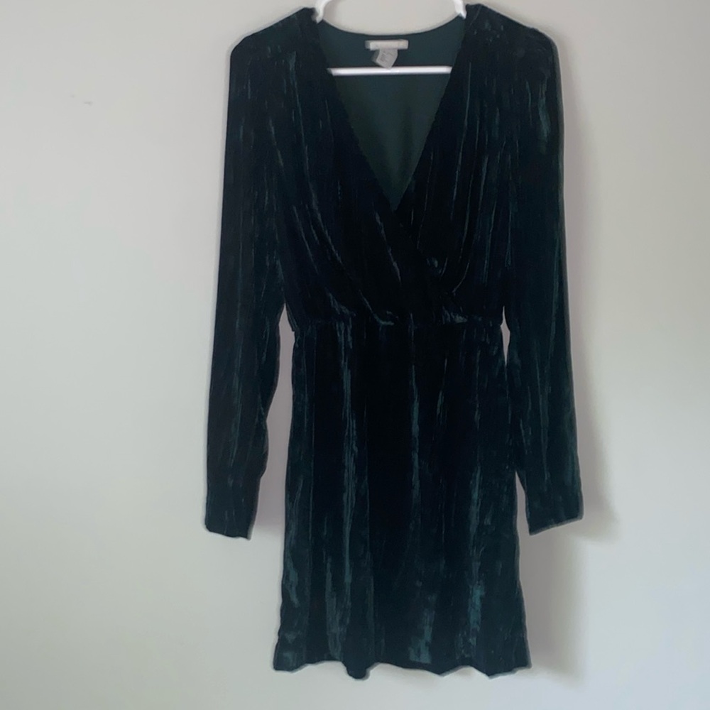 Green velvet dress long sleeve size 6 NEW